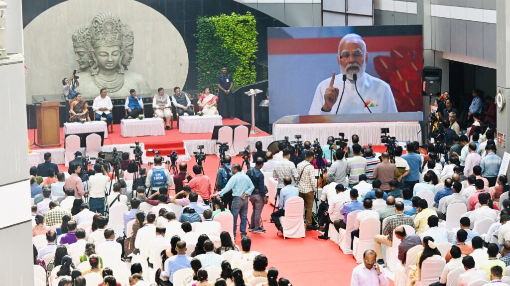 मंत्रालयात सामूहिक ‘वंदे मातरम’ गीताचे गायन (4)