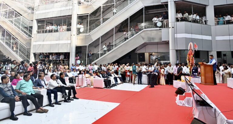 मंत्रालयात सामूहिक ‘वंदे मातरम’ गीताचे गायन (5)